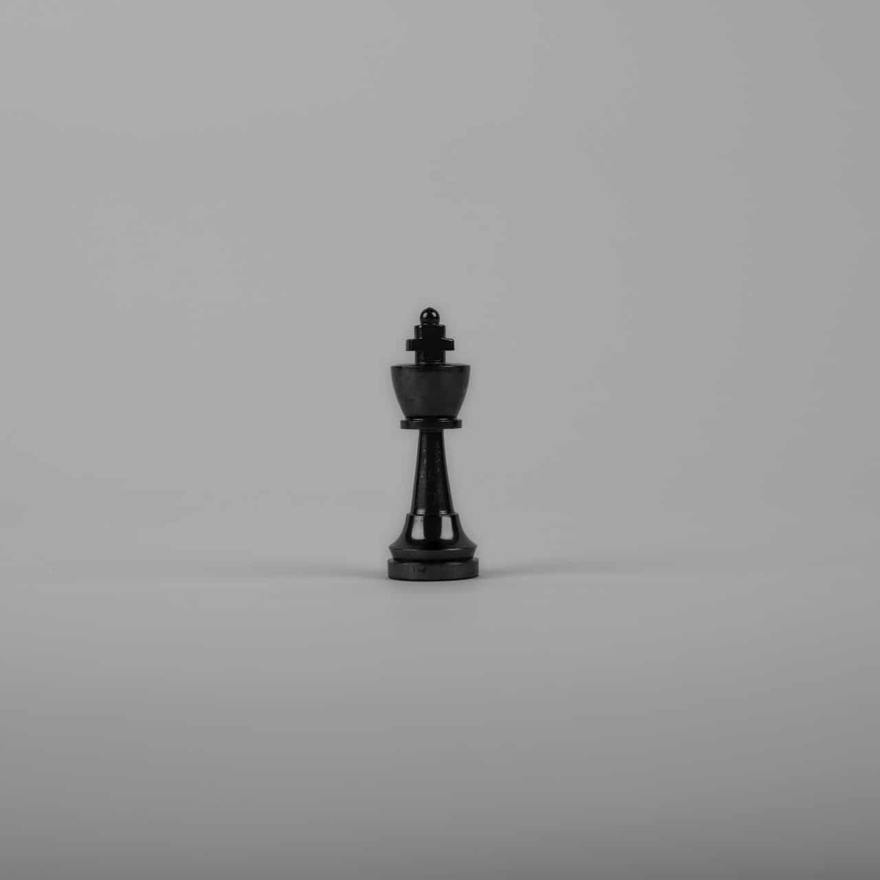 King-chess-piece-pexels - dark square